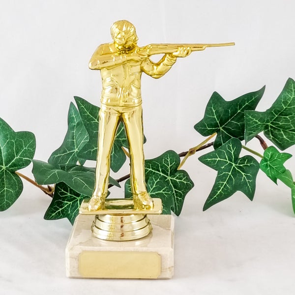 Kiv&auml;&auml;riampuja-figuuri 34462, nelj&auml; kokoa