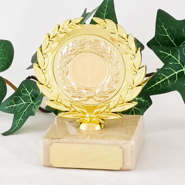 Figuuriplaketti P76, nelj&auml; kokoa.